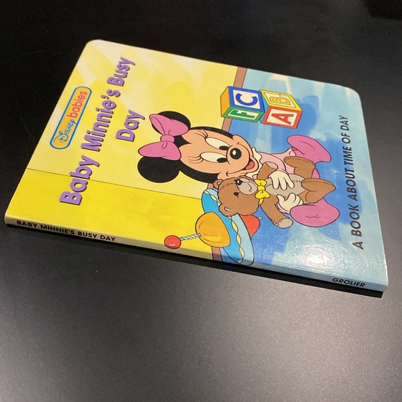 Disney: Baby Minnie’s Busy Day - Hardcover Children’s Board Book - Picture 3 of 8